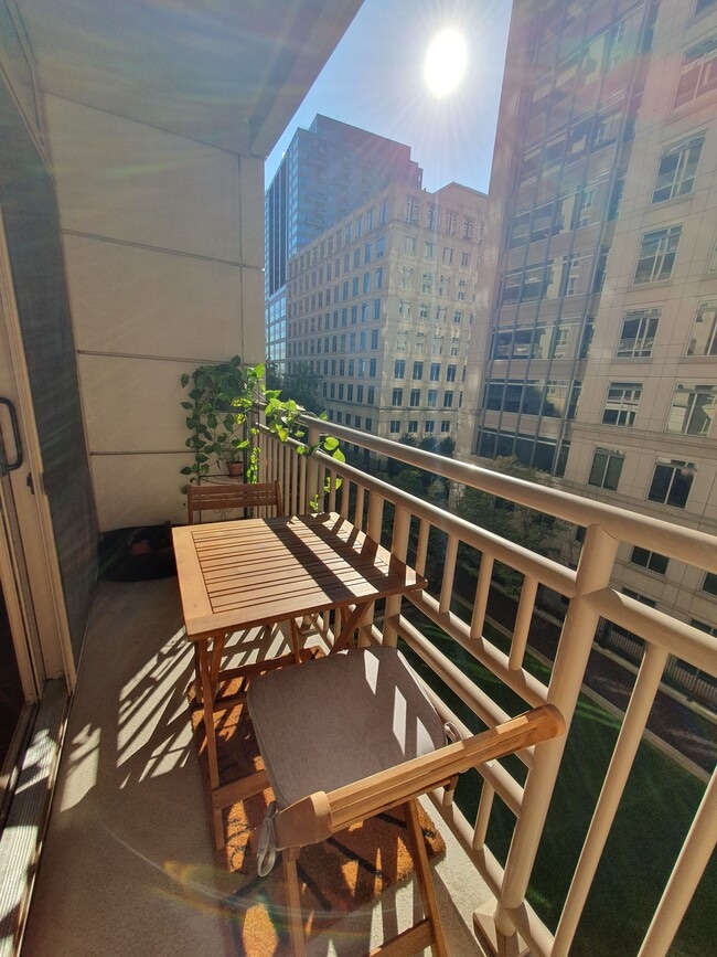 Building Photo - 888 N Quincy St