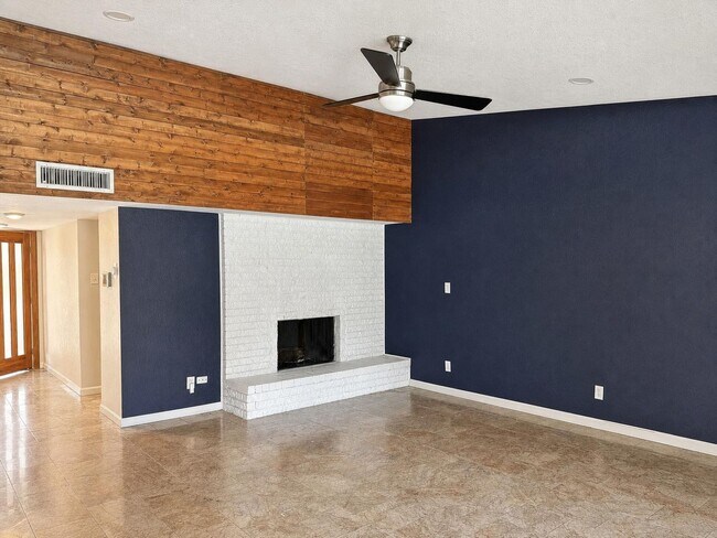 Building Photo - 11067 Wallbrook Dr