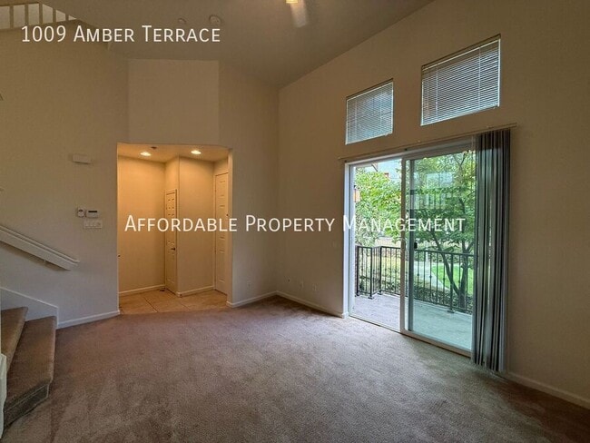 Building Photo - 1009 Amber Terrace