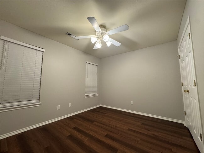 Building Photo - 1582 Willowbrook Dr