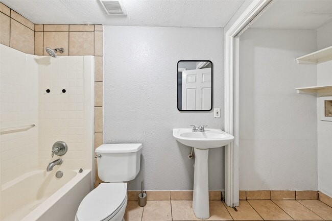 Building Photo - 9629 Sunnywood Dr