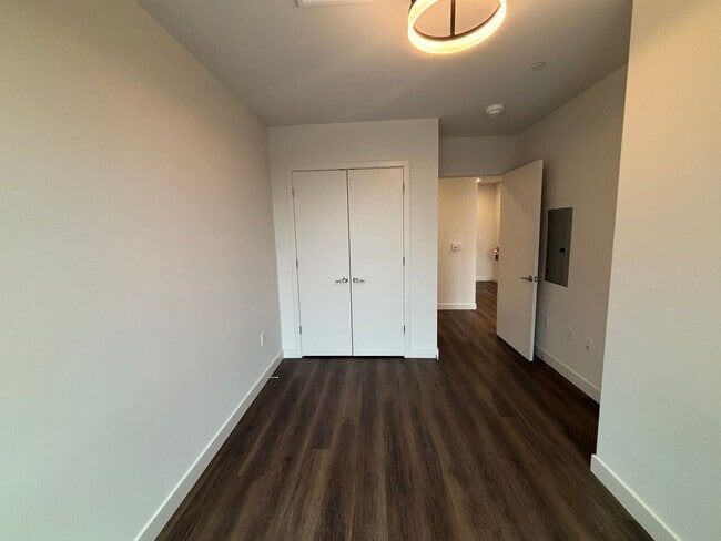 Building Photo - Modern, Light-Filled 2 Bed at One25 – Unit...