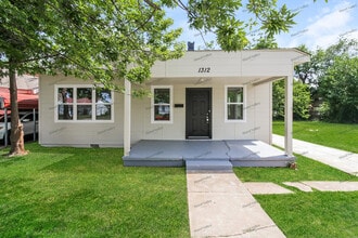 Building Photo - 1312 NE 19th St