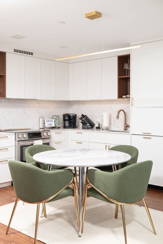 Building Photo - 212 Stuart St