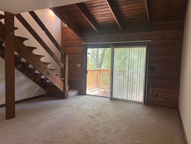 Building Photo - 307 Vantage Point Ln