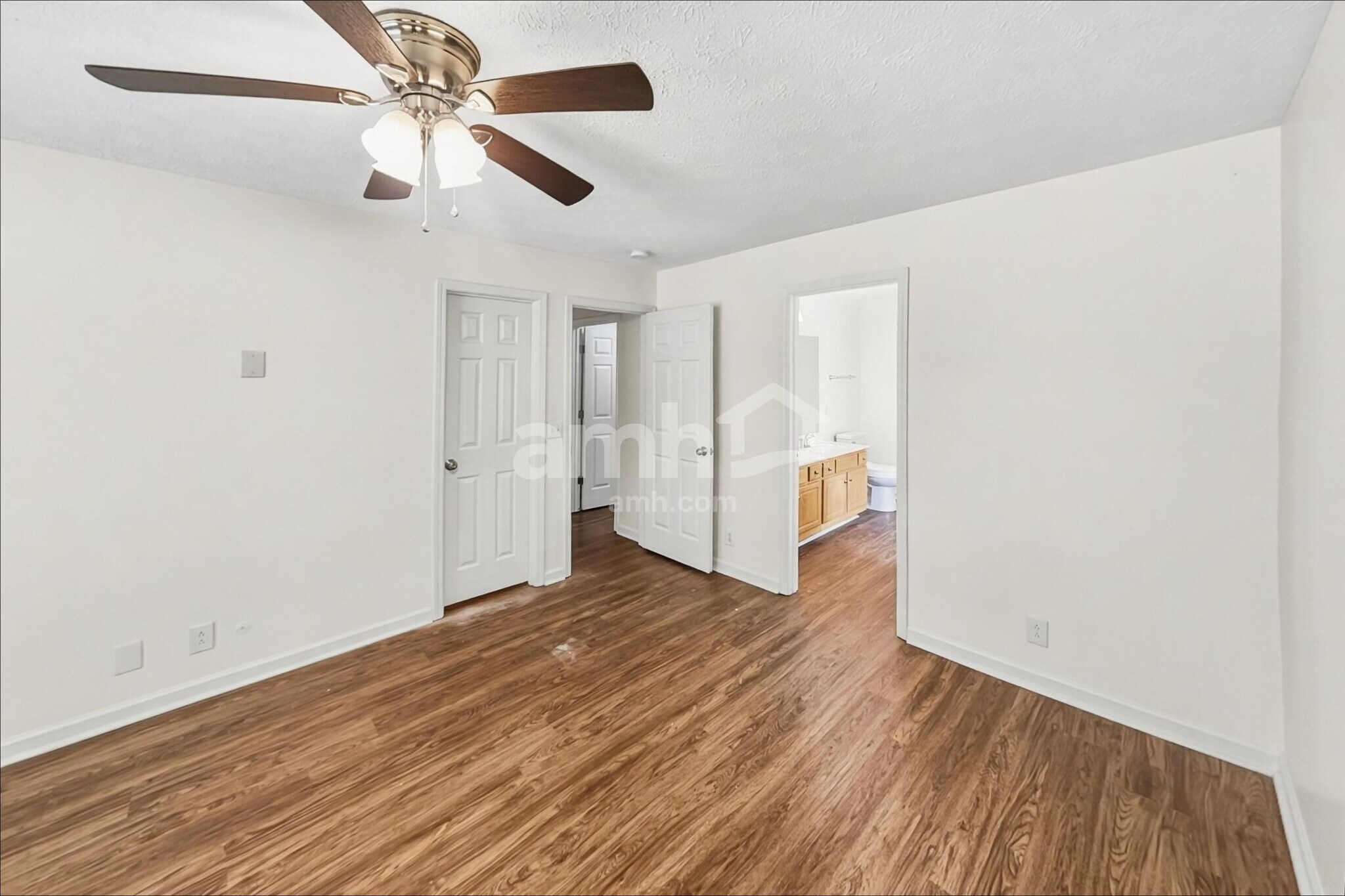Building Photo - 916 Springs Hill Way