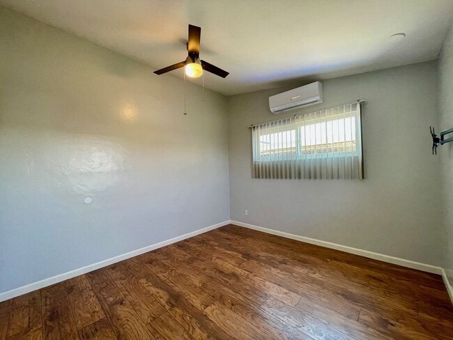 Building Photo - Gorgeous 3 Bedroom 2 Bathroom Home In Lemo...