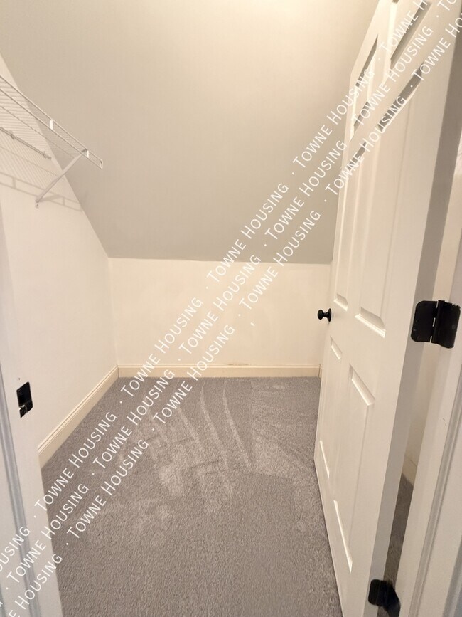 Building Photo - 13573 Schang Rd