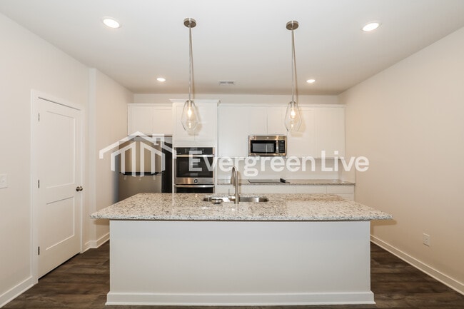 Building Photo - 250 Crababble Rd