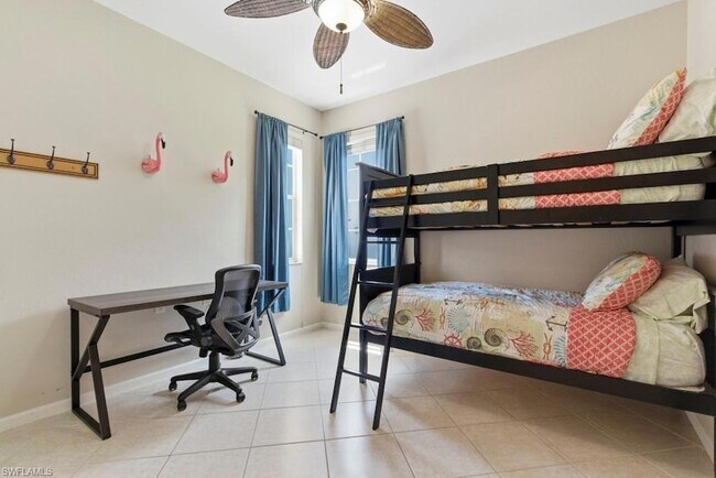 Building Photo - 10040 Valiant Ct