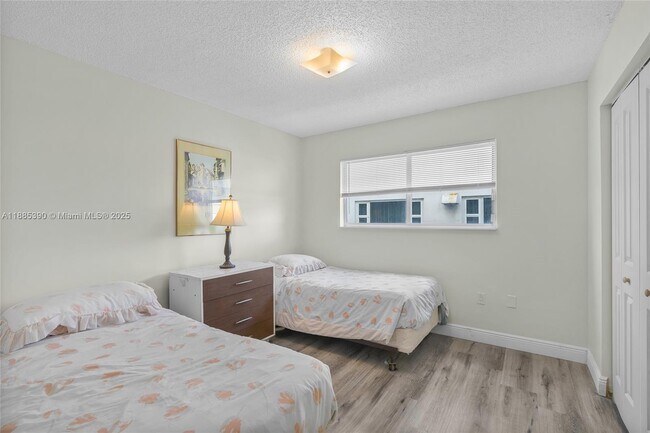 Building Photo - 4141 Collins Ave
