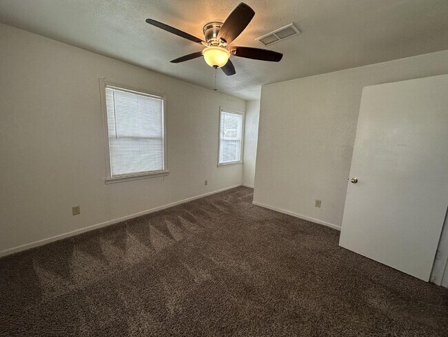 Building Photo - 3/2/2 close to Texas Tech!