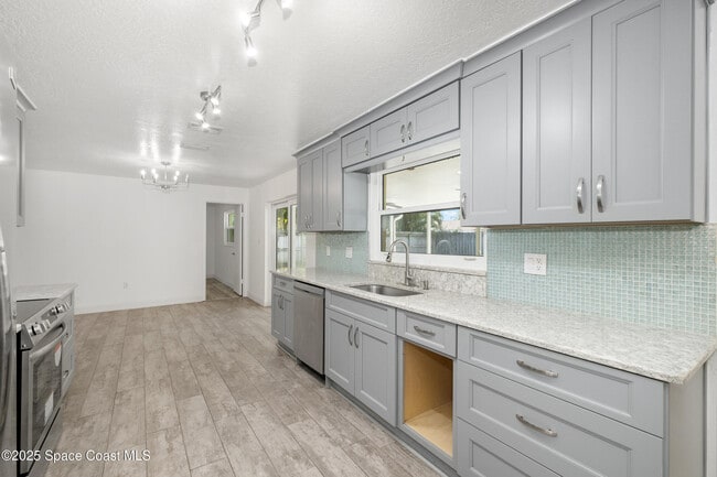 Building Photo - 1445 Mercury St