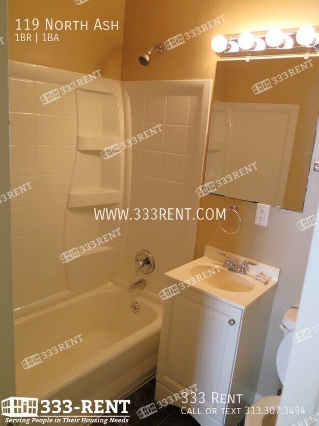 Building Photo - 119 North Ash-