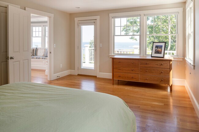 Building Photo - 2 Oak Knoll Rd