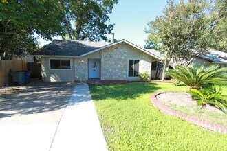 Building Photo - Southeast Austin Home with Vaulted Ceilings, Bonus Room & Private Backyard
