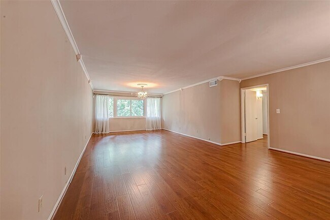 Building Photo - 642 S Ripple Creek Dr