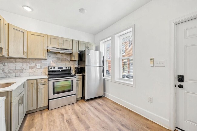 Building Photo - 2BR/3BA House | Kensington