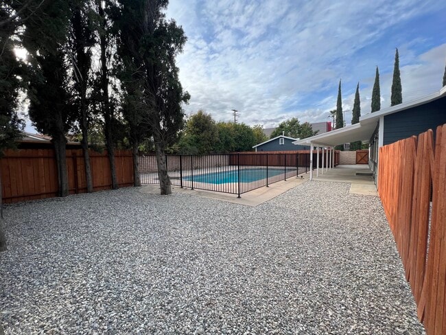 Building Photo - 8941 Balboa Blvd