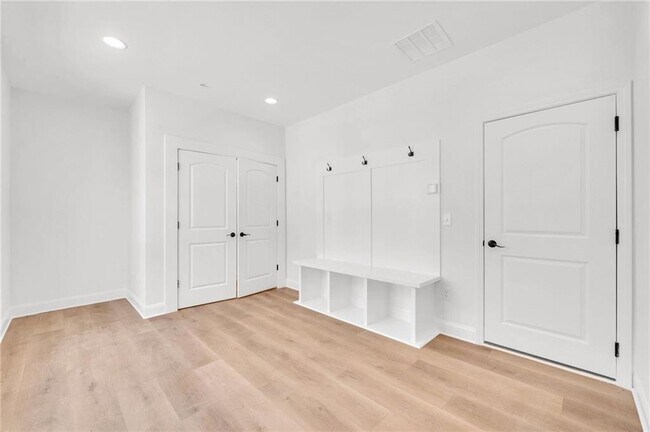 Building Photo - 203 Riverstone Commons Cir