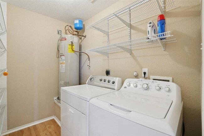 Building Photo - 410 S Water Ln