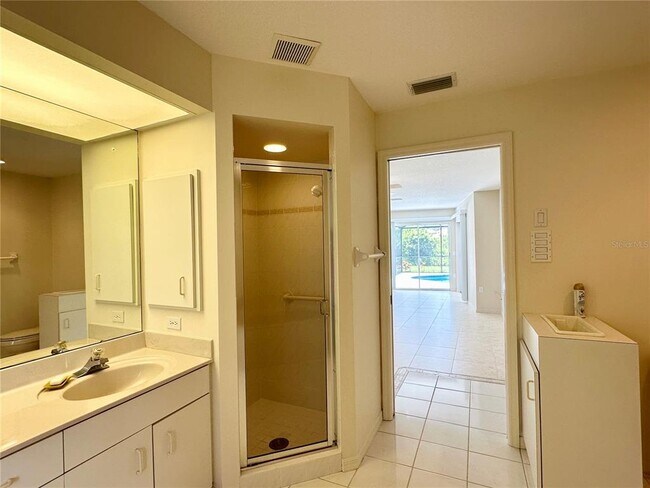 Building Photo - 5024 Southern Pine Cir