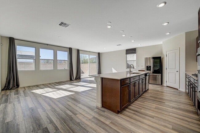 Building Photo - AMAZING 2 Story, 5 Bedroom Home in Gated community!