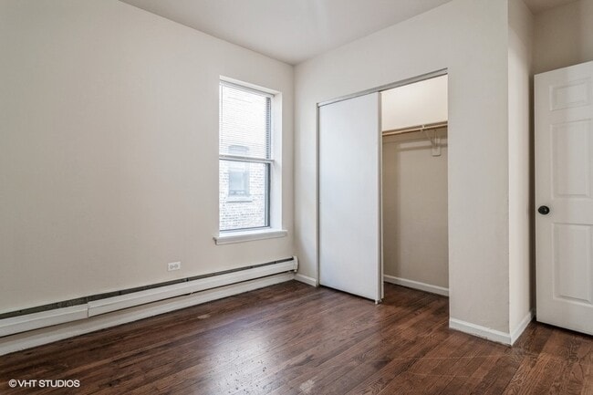 Building Photo - 3221 W Diversey Ave