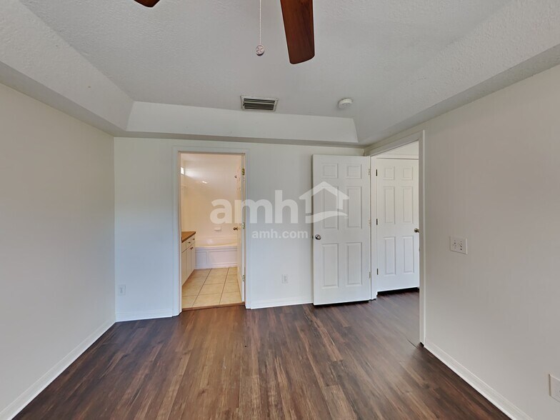 Building Photo - 9643 Patrician Dr