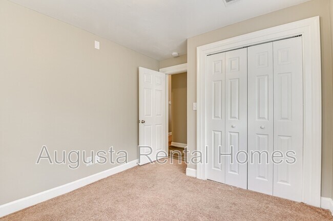 Building Photo - 515 3rd St