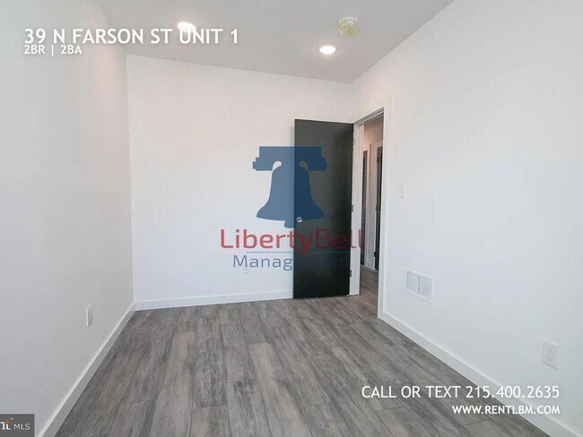 Building Photo - 39 Farson St