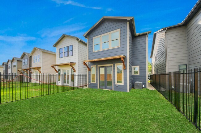 Building Photo - 6320 Milwee St