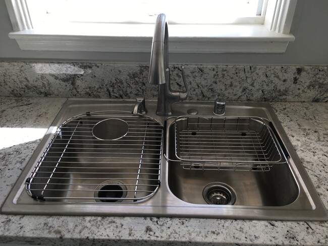 kitchen sink with dispenser - 4950 Chimineas Ave