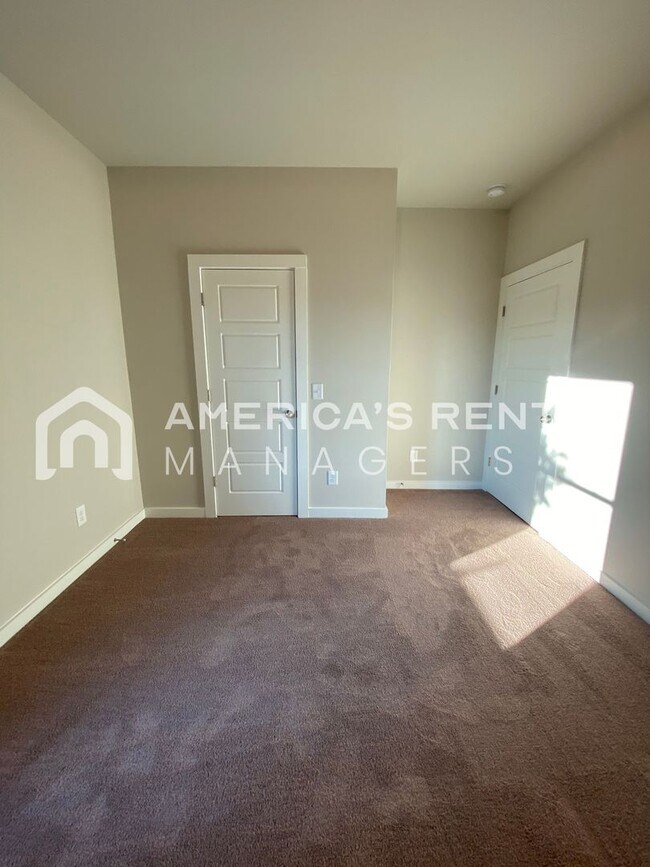 Building Photo - Home for Rent in Weaver AL. Available to V...