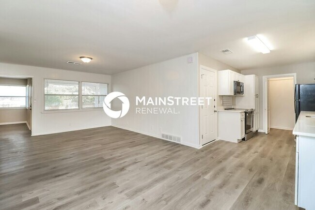 Building Photo - 3 Bedroom Pet-Friendly Home in Fort Worth, TX with Main Street Renewal