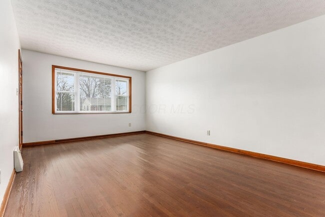Building Photo - 3070 Lotz Dr
