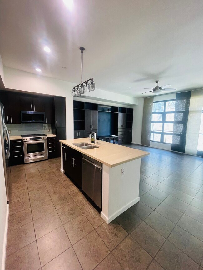 Kitchen - 133 The Promenade N