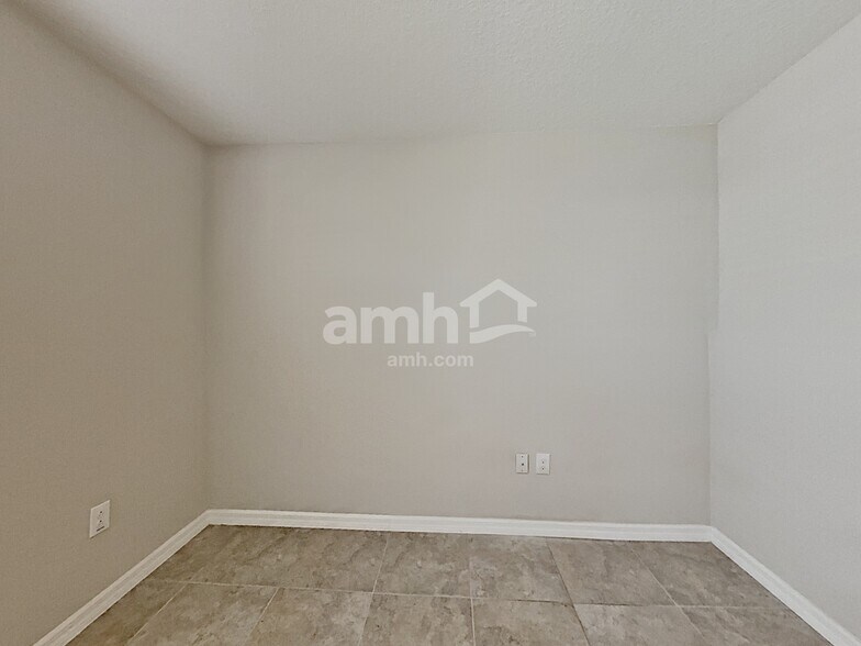 Building Photo - 10132 Carloway Hills Dr