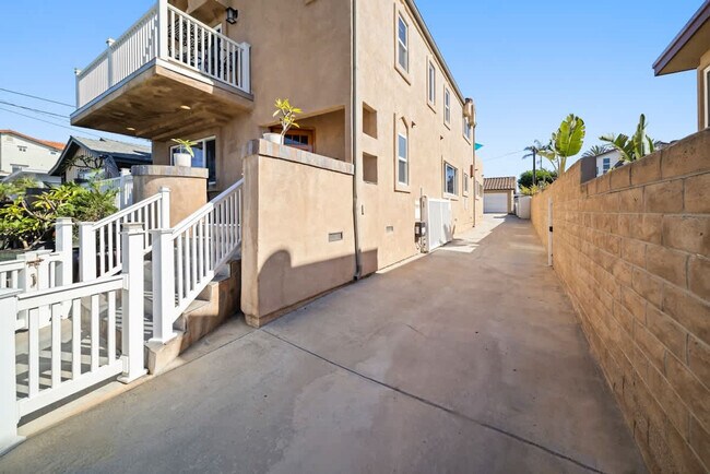 Building Photo - 3464 Carlsbad Blvd