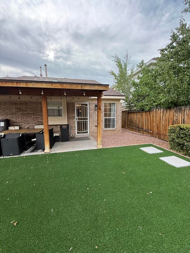 Building Photo - 7616 Copperfield Dr NE