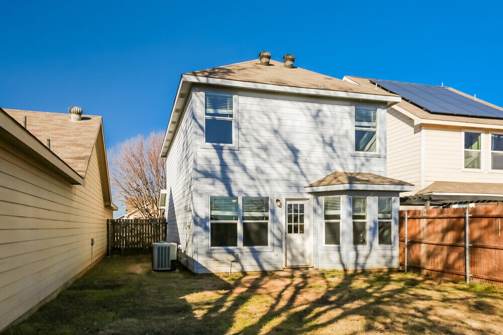 Building Photo - 1424 Pine Ln