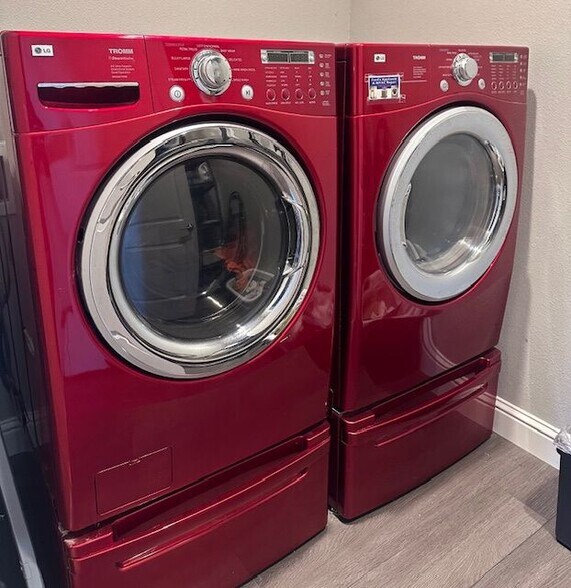 LG full size washer and dryer - 880 Congaree Ln