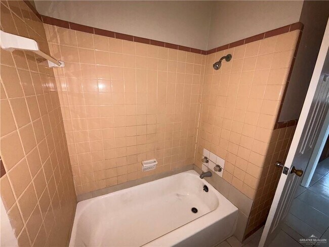 Building Photo - 414 N 37 1/2 St