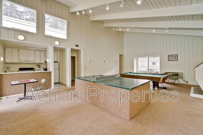 Building Photo - 3041 Kaiser Dr