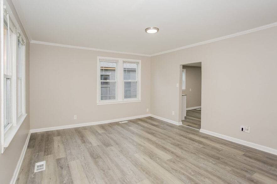 Building Photo - 1732 Sylvan Glen