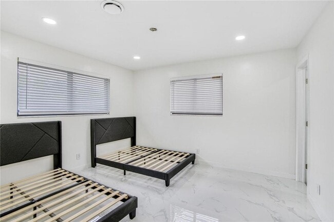 Building Photo - 2224 N 35th Ave