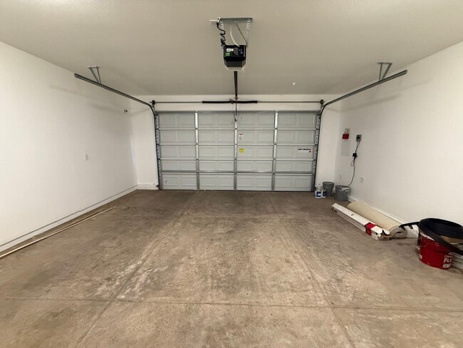 Building Photo - 8461001/85