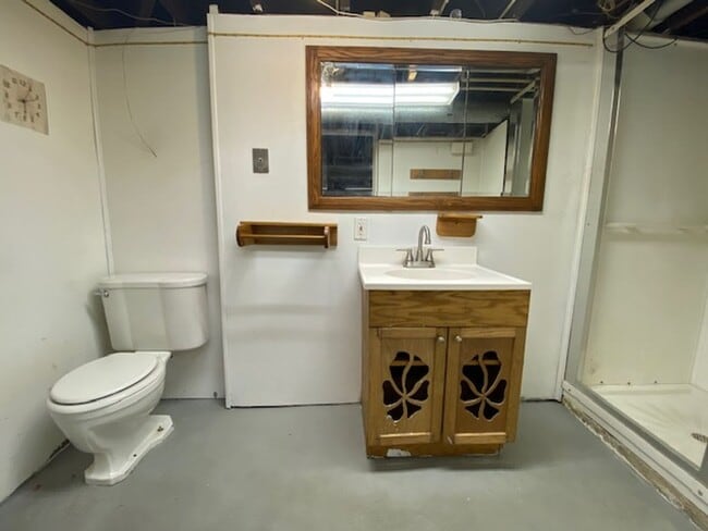 Building Photo - Big & Charming on a Corner Lot—6BR, Decora...