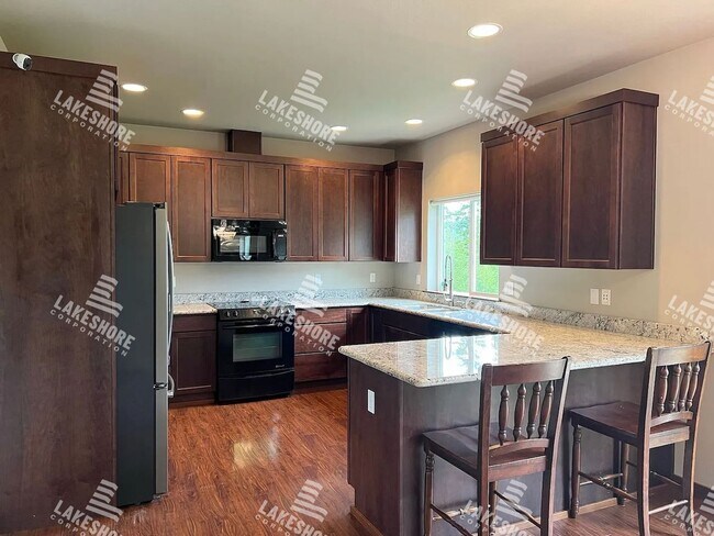 Building Photo - Spacious and Secluded 4 Bed 2 Bath Monroe ...