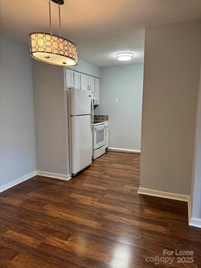 Building Photo - 3139 Heathstead Place